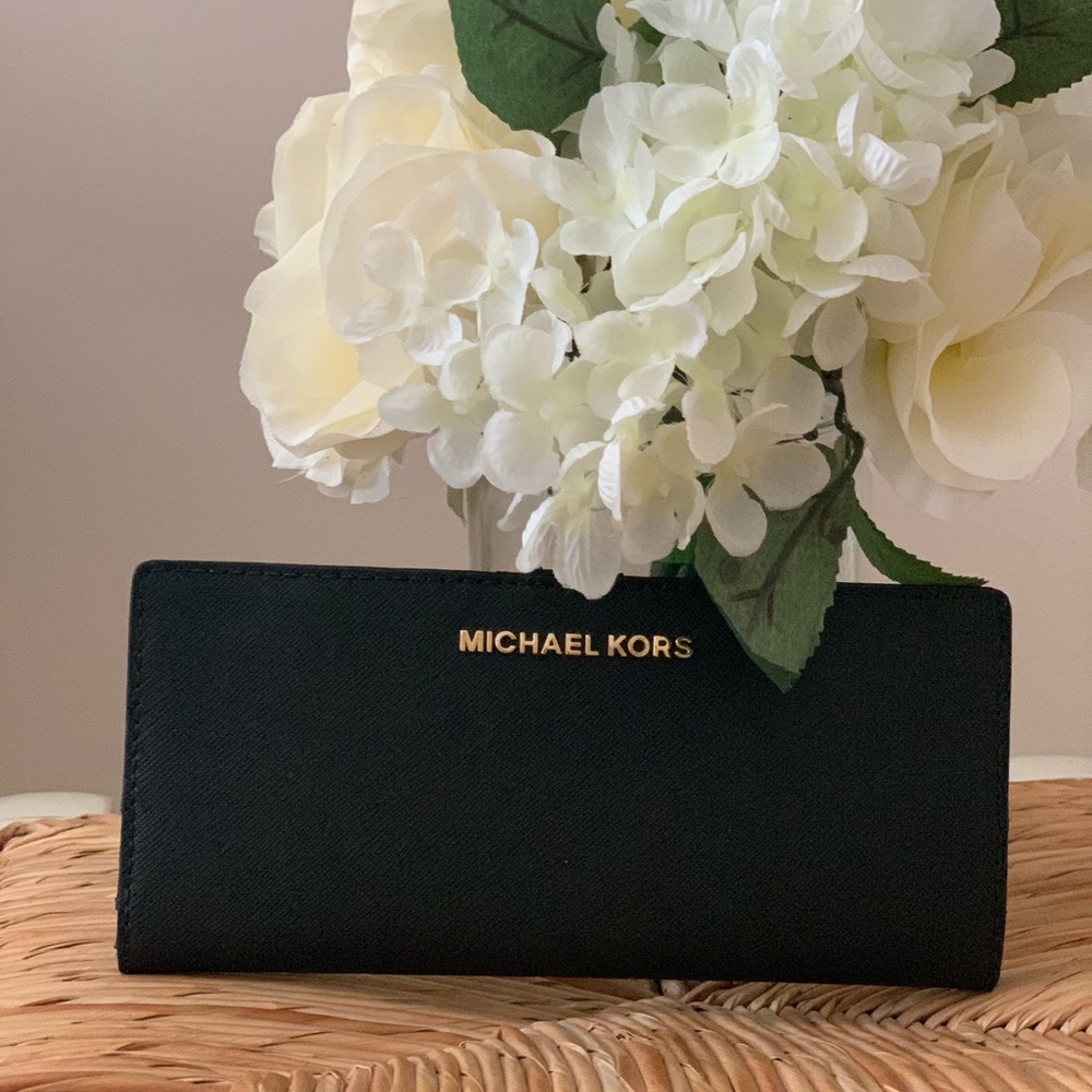 Michael kors bifold wallet